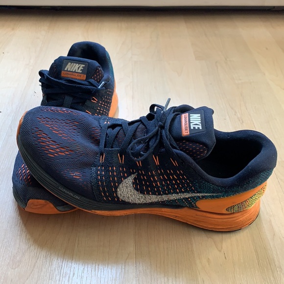 Nike running Men’s Flyknit Lunarglide Shoes.10.5. - Picture 5 of 7